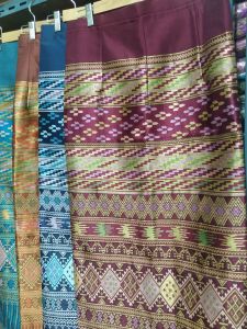 ผ้าถุงทออัดกาว แบบป้ายติดตะขอ ฟรีไซส์