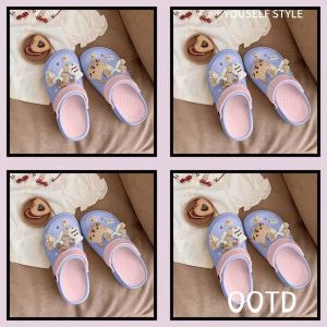 KDAShop พร้อมส่ง รองเท้าแตะงานแฟชั่น ทรงหัวโตดีไซน์น่ารักใส่สบายพื้นนิ่ม มีหลากหลายสีให้เลือกด้วย มีตัวติดให้ตามรูปลายแมวน่ารัก กดสั่งตอนนี้ได้เลย