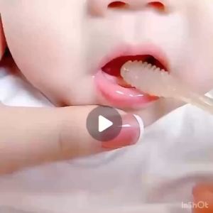 YOORA แปรงลิ้นเด็ก ชุด 2 ชิ้น ซิลิโคน สําหรับเด็กทารก 0-18 เดือน ทําความสะอาดช่องปาก ป้องกันฟันผุ