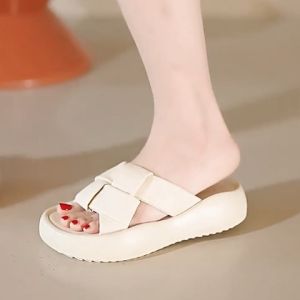 LEAShop  เดอะเบส รองเท้าแตะสวมแฟชั่น ดีเทลใหม่สีโทนสุภาพเรียบง่าย ด้านหน้าแต่งลายสานสวยๆไม่เหมือนใคร น้ำหนักเบาใส่ได้ทุกโอกาส พร้อมส่งมากรีบมาตำ