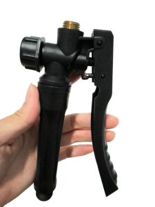 Tay cầm gắn cần bình xịt thuốc khoá bóp màu đen