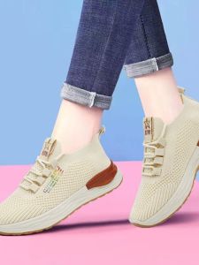 รองเท้าผ้าใบแบบสวมสำหรับผู้หญิงในฤดูใบไม้ร่วงปี 2025 รองเท้าส้นแบนแบบลำลองแบบอเนกประสงค์สำหรับผู้หญิงและคุณแม่ รองเท้ากีฬาแบบนุ่มป้องกันการลื่น