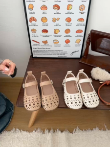 Tinahao Shoes For Kids Girls New Fashion Adjustable Buckle Soft Bottom Outside Leather Sandals