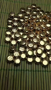 100PCS Mini Emas Batangan Palsu Kacang Bahan Paduan Untuk Props Hiasan Feng Shui Rumah Emas Batang Mainan Beras