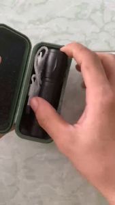 Đèn pin siêu sáng mini có Zoom xa gần 3 chế độ sáng có móc treo tiện dụng tặng kèm hộp đựng đèn pin mini cầm tay