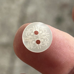 High-End Shell-Like Button Laser Patterned Shirt Buttons for Men And Women T-Shirt Fasteners Antique Look Resin Craft Supplies