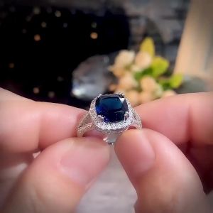 Huitan Temperament Elegant Blue Cubic Zirconia Wedding Ring for Women Bling Bling Newly-designed Lady Ring Party Fashion Jewelry