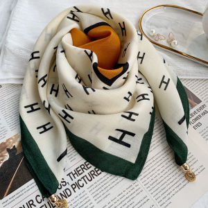 Warm Cotton Linen Magnetic Buckle Triangle Scarf for Women Small Square Scarf Korean Style Winter Fashion Accessory