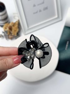 กิ๊บติดผมรูปฉลามขนาดเล็กพร้อมโบว์ผ้าตาข่ายประดับเพชรเทียมขนาด 4 ซม. กิ๊บติดผมสไตล์เกาหลีสุดหรูหรา