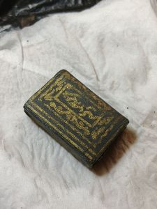 Koleksi stambul warna hitam artefak tua