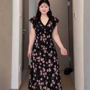 ชุดเดรสยาวคอวีแขนกุดพิมพ์ลายดอกกุหลาบไซส์ใหญ่ กระโปรงทรงเอเข้ารูปเอวสูง ชุดเดรสฤดูร้อนสำหรับผู้หญิงไซส์ใหญ่