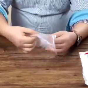 100Pcs Eco-friendly Gloves Disposable One-off Plastic Gloves Cooking Food Glove cleaning gloves House