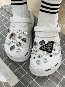 DIY Womens Shoe Accessories Small Red Book Hole Shoe Buckle with Brick Chain Cross Body Decoration Shoe Flowers