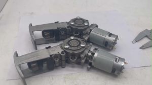 Đầu máy cưa kiếm SaberSaw Mini sử dụng động cơ 550 21V có chổi than. Hai phiên bản lựa chọn