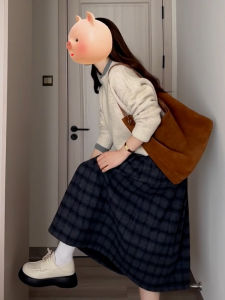 Knitted Sweater Set Dress Womens New Early Autumn High-End Sensation Small Size Fragrance Wind Long Skirt Three-Piece Set