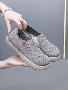 ฤดูใบไม้ผลิ ฤดูใบไม้ร่วง รองเท้าแม่ถักแบนสไตล์ใหม่ผู้หญิง ระบายอากาศได้ดี นุ่ม ก้นขั้นตอนเดียว ลำลอง รองเท้ากีฬารองเท้าผ้าปักกิ่งเก่า