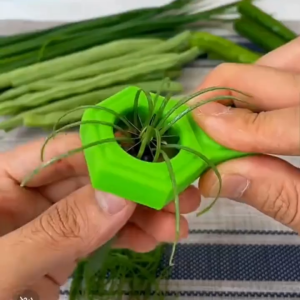 [ส่งจากกทม | พร้อมสต็อก] ที่กรีดผักบุ้ง มีดซอยผักบุ้ง มีดปอกผักบุ้ง ทำผักบุ้งฝอยหั่นผัก ต้นหอม ดอกพลัม ต้นหอม พริก แครอท 12 คม สำหรับซอยผักเป็นเส้น