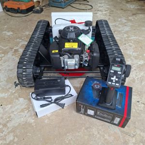 เครื่องตัดหญ้ารีโมท รถตัดหญ้าบังคับวิทยุ ล้อตีนตะขาบ เครื่องยนต์เผาคว่ำ 4 แรงม้า ควบคุมระยะไกลด้วยรีโมท