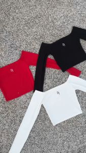 BABEJUB.X l Loly top ปาดไหล่ แขนยาว ผ้าหนา ผ้าเรย่อน