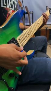 Gitar Elektrik Tremolo Updown Original Merk Kowe Seri KRG-650 Gratis Packing Kayu