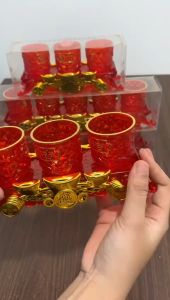 MJ Cangkir Gelas Sembahyang 1 Set Mika Cristal Dengan Tempat Dudukan / Cangkir Acrylic untuk Puja warna Merah