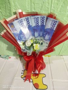 buket minibuket uang mainan dalam bentuk lembaran