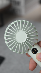 JAMAY จอแสดงผลพัดลมมือถือขนาดเล็ก 3 ความเร็วลมความเร็วเสียงต่ำอายุการใช้งานแบตเตอรี่ยาวนาน F2