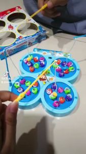 Mainan Anak Pancing Ikan Magnet 4 Bulat Kolam Berputar 66 0105197 / Mainan Edukasi Anak Pancing Ikan Magnet Fishing Game Berkualitas Dari Bahan Kuat Pakai Baterai Ada Musik Bisa Bergerak Fishing Game Use Batrey With Sound Music