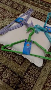 Gantungan Baju Kawat Coating plasik kuat dan lentur isi 10 pcs