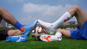 รองเท้าฟุตบอลรองเท้าฟุตบอลอาชีพ รองเท้าสตั๊ด รองเท้าฟุตบอลชาย FG Football  Shoes Size35-45 รองเท้าฟุตบอลกลางแจ้ง