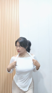 Halter Long Sleeve Solid Crop Top: Pilihan Tepat untuk Pakaian Sehari-hari