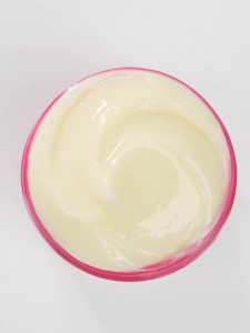 Peach Retinol Moisturizer GLAD2GLOW - Perawatan Kulit Anti-Aging