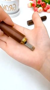 12ชิ้น เข็มเย็บผ้าสเตนเลสแบบมีรูสำหรับผู้สูงอายุ / อุปกรณ์ร้อยด้ายแบบมีรูที่ด้านเข็มพร้อมกล่องเก็บของ / เข็มเย็บผ้าแบบร้อยด้ายอัตโนมัติแบบเรียบง่าย