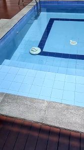 Mesin Vacum Pembersih Kolam Renang Robotic Alat Vacuum Robot Baterai Kolam Renang IPX8