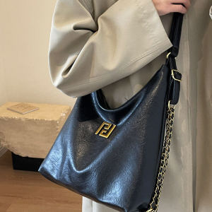 Fall Winter Large Capacity Tote Bag Womens New Style 2025 Retro Fashion Pleated Underarm Bag for Work Commuting Versatile