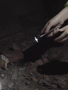 senter terang jarak jauh led flashlight can be zoomed and rechargeable outdoor portable lampu tenaga surya senter terang