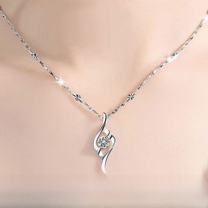 Fashionable Silver Necklace Clavicle Chain Pendant Birthday Gift for Girlfriend Lucky Four-leaf Clover Versatile Jewelry
