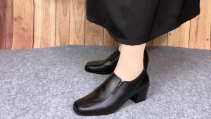 Lyora Lika Glory Low - Sepatu Pantofel Wanita Kulit Heels Formal Kerja Resleting Hitam Hak 5 Cm