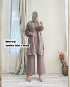 Setelan tunik knit salur wanita