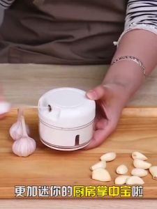 Dụng Cụ Xay Tỏi Ớt Cầm Tay Có Dây Kéo Tiện Lợi Mini A3111