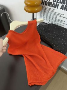 NUMEN BUTTON | Soft Sleeveless Slimming Tank Top for Short Stature