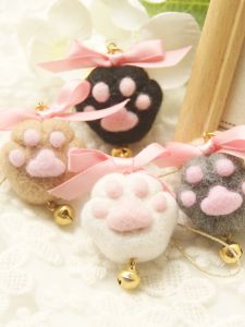 Wool Felt Poke Handmade DIY Material Package Cats Paw Ball Stuffed Cats Paw Doll Novice Zero Basic Keychain