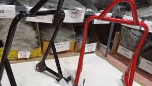 สแตนยกล้อแบบสปูน 100-1000cc. ผลิตจากวัสดุคุณภาพได้มาตรฐาน  (มีหูหิ้ว) มีล้อ