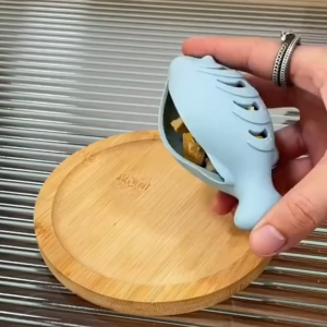 1PC Fish-Shaped Silicone Cat Toy Interactive Food Dispenser and Puzzle Snack Toy for Small Cats Easy to Clean