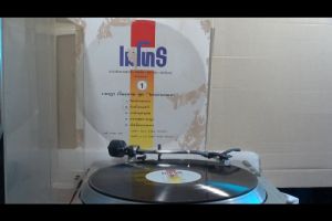 1 แผ่นเสียง 12นิ้ว a17 เจษฎา เรืองนาม สมหญิง สุขประเสริฐ แผ่นบิดนิดVG+ริ้วรอยบาง เสียงรบกวนน้อยนิดไม่มีรอยลึก แผ่นล้างทำความสะอาดแล้ว ปกVG+มีตำหนิขอบนิดหน่อย ขอบไม่ขาด สันทะลุ ซื้อใส่รถเข็น ตะกร้าก่อน 2-3 รายการ(ไม่เกิน3แผ่น)รวม ออเดอร์เดียวกัน ประหยัดค่