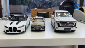 Branded Toy Cars – Realistic Die-Cast Miniature Collectible Vehicles