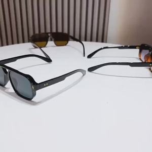 Kính Mát Thời Trang Vuông Chống Tia UV400 Kiểu Dáng Retro Đính Đinh Tán Dành Cho Nữ Và Nam Phong Cách Thường Ngày Gọng Nhựa