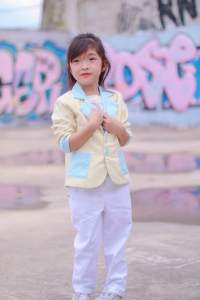 สูทที่ออกแบบเป็นพิเศษสามารถใส่ได้ทั้ง2ด้าน ซื้อ1เหมือนได้2 สามารถใส่ได้ทั้ง เด็กผู้ชายและเด็กผู้หญิง