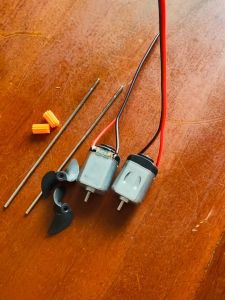 Bộ 2 motor 3v 6v 2 chân vịt thuận nghịch 30mm kèm 2 trục và 2 khớp nhựa chế tàu mini DIY - hm0423