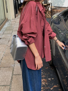 เสื้อเชิ้ตแขนยาวหลวมๆ สีแดงไวน์สำหรับผู้หญิง ฤดูใบไม้ผลิและฤดูร้อน ดีไซน์ใหม่ เสื้อคลุมกันหนาวแบบลำลอง แฟชั่นที่หลากหลาย